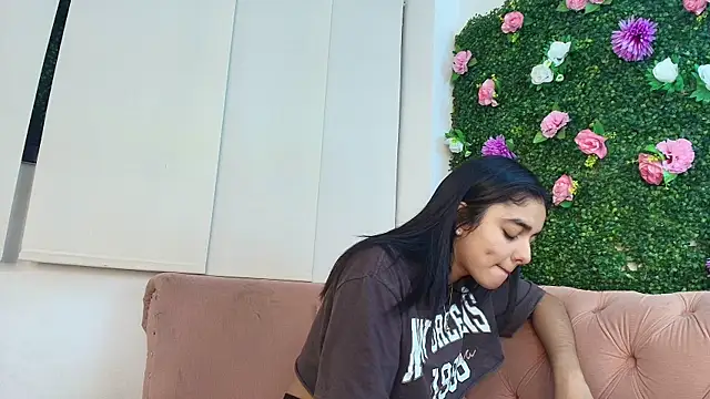 Snapshot of natalia_aguirre1 chatting on 09/24/25, 12:19 natalia aguirre1 online show from 09/24/25, 12:19