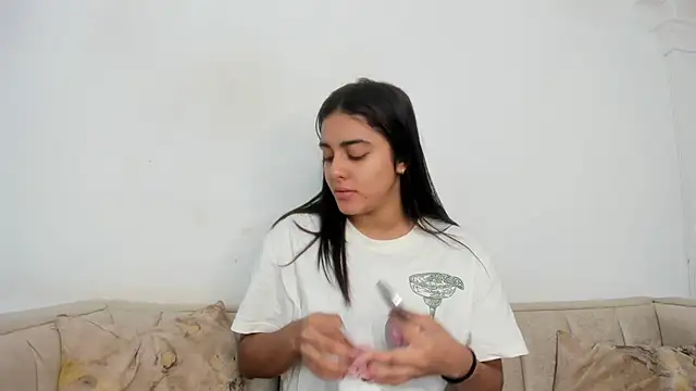 Snapshot of natalia_aguirre1 chatting on 10/29/25, 12:18 natalia aguirre1 online show from 10/29/25, 12:18