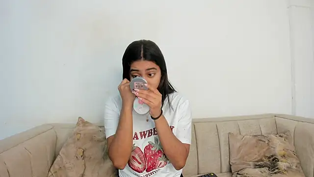 Snapshot of natalia_aguirre1 chatting on 10/30/25, 12:17 natalia aguirre1 online show from 10/30/25, 12:17