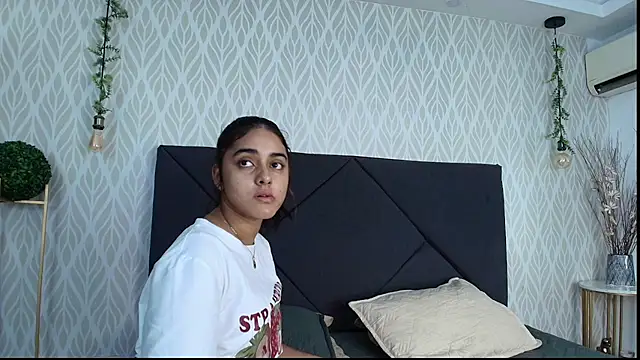 Snapshot of natalia_aguirre1 chatting on 11/13/25, 12:26 natalia aguirre1 online show from 11/13/25, 12:26