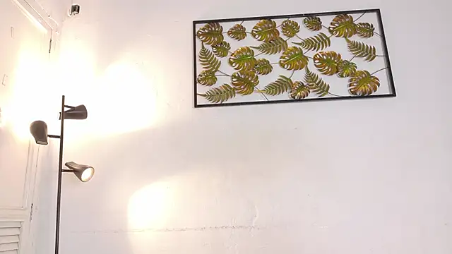 Snapshot of natalia_aguirre1 chatting on 12/21/25, 12:01 natalia aguirre1 online show from 12/21/25, 12:01