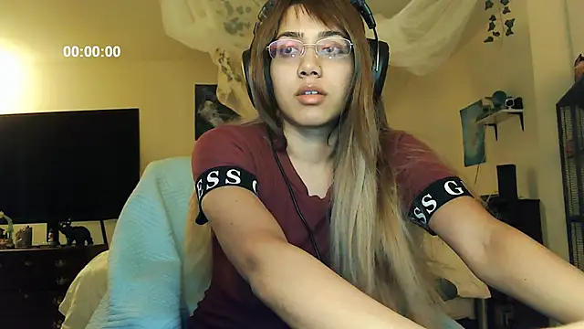 Snapshot of PolinaLoveX chatting on 12/29/24, 11:18 PolinaLoveX online show from 12/29/24, 11:18