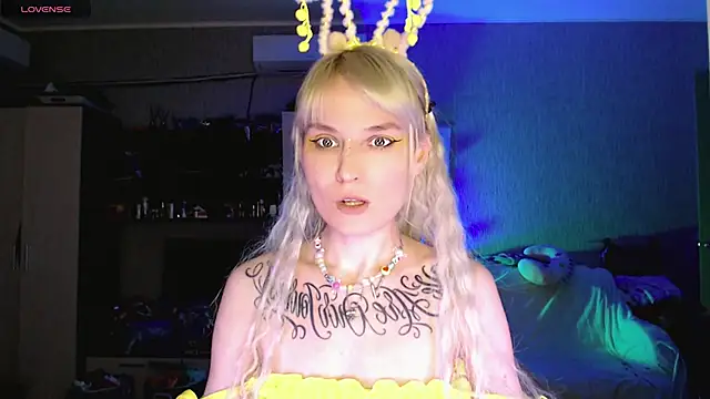 mischellemeow13 online show from 03/16/26, 12:49