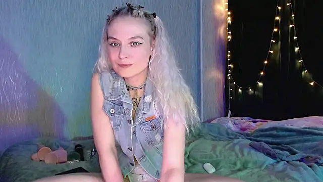 mischellemeow13 online show from 03/25/26, 01:55