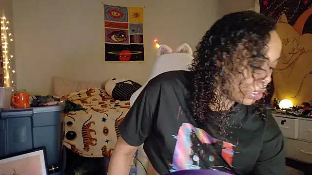 loveluna8 online show from 02/13/25, 12:43