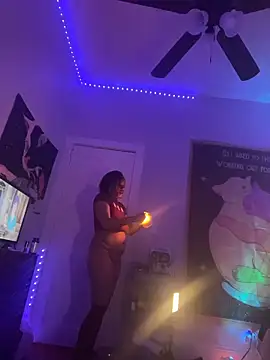 loveluna8 online show from 12/21/25, 10:33