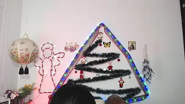 Snapshot of FernandaEloisa chatting on 12/27/24, 06:31 FernandaEloisa online show from 12/27/24, 06:31