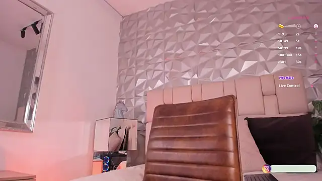 lexiee grey  online show from 01/21/25, 03:32