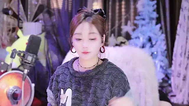 Snapshot of Missy_Nana21 chatting on 01/18/25, 04:10 Missy Nana21 online show from 01/18/25, 04:10