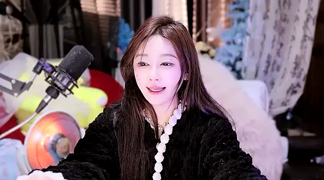 Snapshot of Missy_Nana21 chatting on 02/13/25, 04:28 Missy Nana21 online show from 02/13/25, 04:28