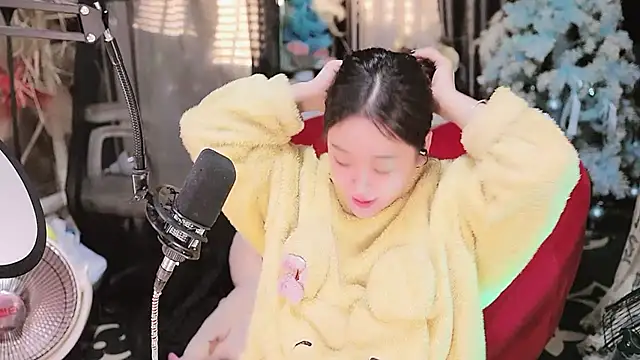 Snapshot of Missy_Nana21 chatting on 11/08/25, 04:18 Missy Nana21 online show from 11/08/25, 04:18