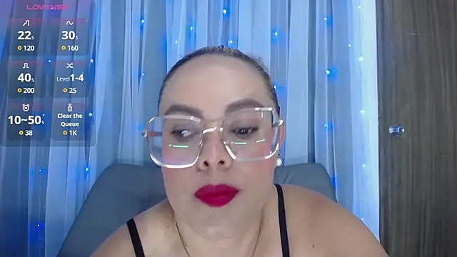 Snapshot of AdelyGinn chatting on 12/22/24, 01:33 AdelyGinn online show from 12/22/24, 01:33