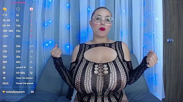 Snapshot of AdelyGinn chatting on 01/25/25, 02:03 AdelyGinn online show from 01/25/25, 02:03