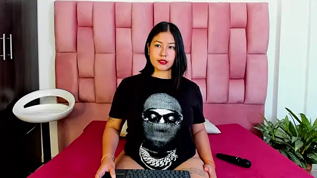 EmmaRossem online show from 01/08/25, 07:45