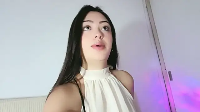 Snapshot of Sweet-Sophiee chatting on 07/27/26, 01:45 Sweet-Sophiee online show from 07/27/26, 01:45