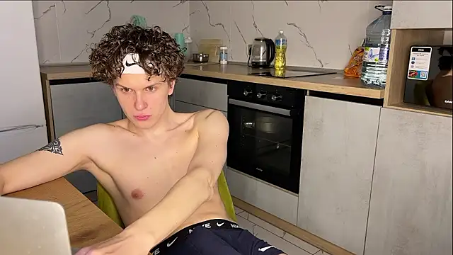 Snapshot of alyx_garden chatting on 03/02/26, 01:40 alyx garden online show from 03/02/26, 01:40