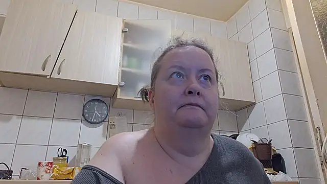 Snapshot of melissaBlessing chatting on 12/15/25, 02:27 melissaBlessing online show from 12/15/25, 02:27