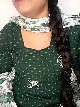 Snapshot of Lovely_mam444 chatting on 12/17/24, 12:43 Lovely mam444 online show from 12/17/24, 12:43