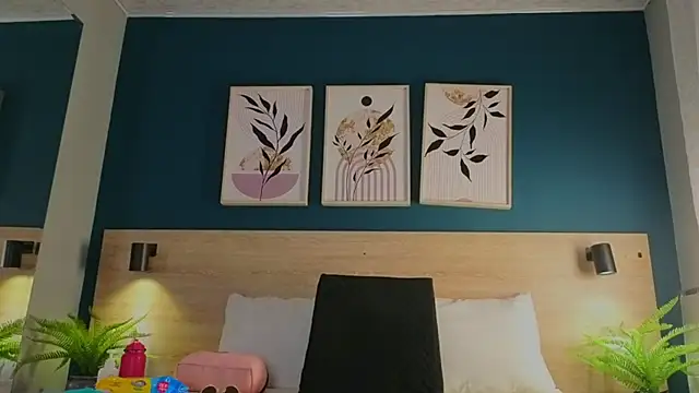 GabyPetit online show from 10/31/25, 07:48