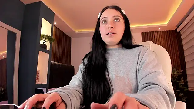 Lucy Smith2 online show from 12/20/24, 08:17