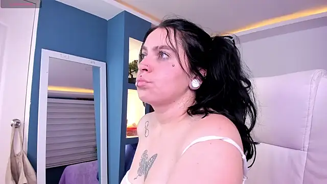 Lucy Smith2 online show from 02/07/25, 03:34