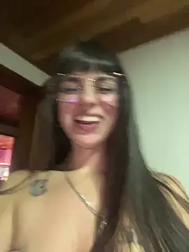 Snapshot of VioletaSubmissive chatting on 12/28/24, 02:43 VioletaSubmissive online show from 12/28/24, 02:43