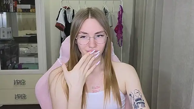 littlevildevil online show from 01/28/25, 02:21