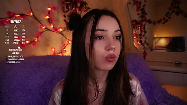 GillianDowdey online show from 11/29/25, 02:36