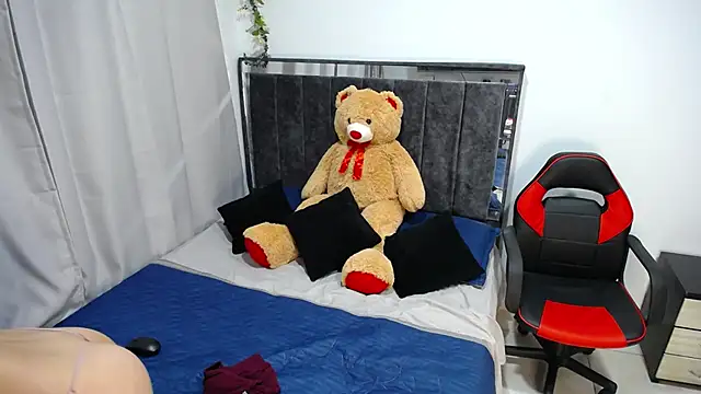 anna alvarez online show from 05/17/26, 04:03