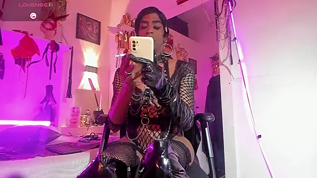 Snapshot of corwindallas24cm chatting on 11/29/25, 07:50 corwindallas24cm online show from 11/29/25, 07:50