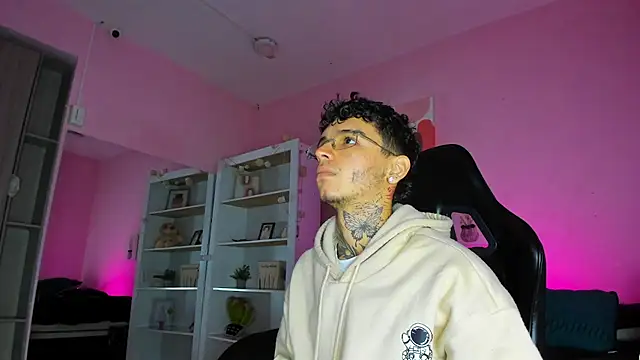 Ian Castillo  online show from 11/22/25, 11:20