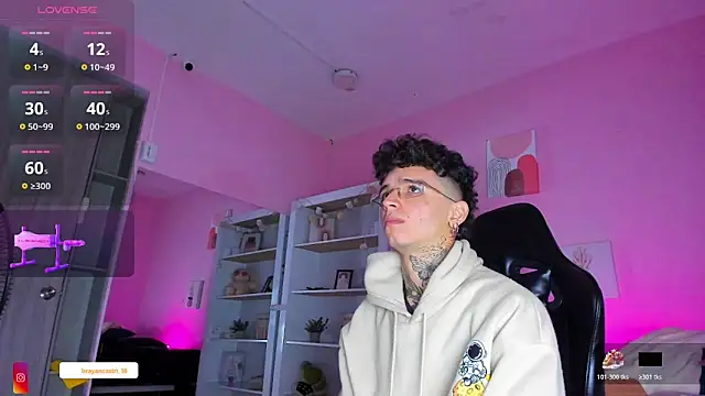 Ian Castillo  online show from 12/22/25, 11:18