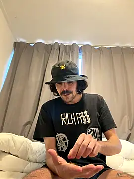 wolfwhite95 online show from 11/11/25, 01:33