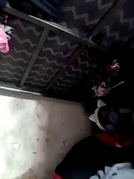 Snapshot of rayhot69 chatting on 03/11/25, 05:13 rayhot69 online show from 03/11/25, 05:13