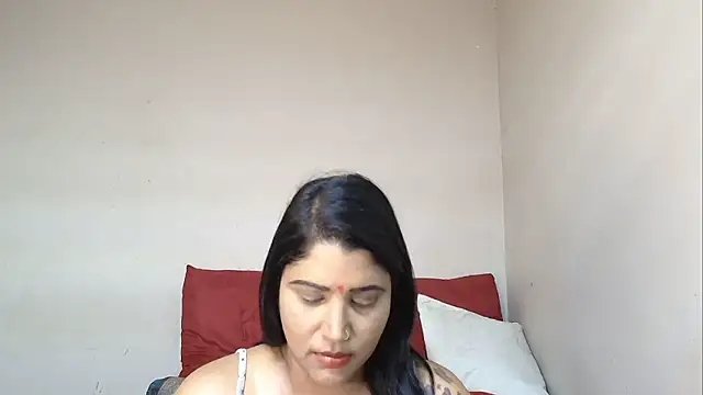 Snapshot of XIndianintimacy chatting on 01/05/25, 07:28 XIndianintimacy online show from 01/05/25, 07:28
