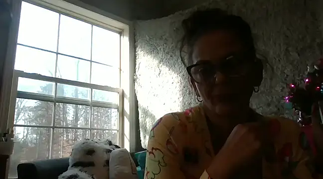 Snapshot of TopazVixen chatting on 12/17/24, 03:06 TopazVixen online show from 12/17/24, 03:06