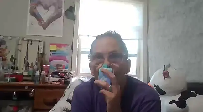 Snapshot of TopazVixen chatting on 03/03/25, 10:42 TopazVixen online show from 03/03/25, 10:42