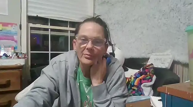 Snapshot of TopazVixen chatting on 03/11/25, 10:51 TopazVixen online show from 03/11/25, 10:51