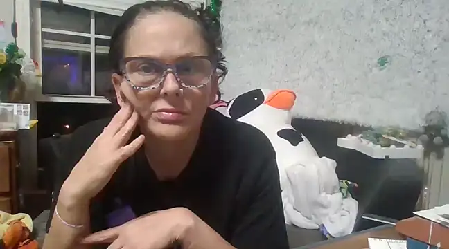 Snapshot of TopazVixen chatting on 03/15/25, 12:25 TopazVixen online show from 03/15/25, 12:25