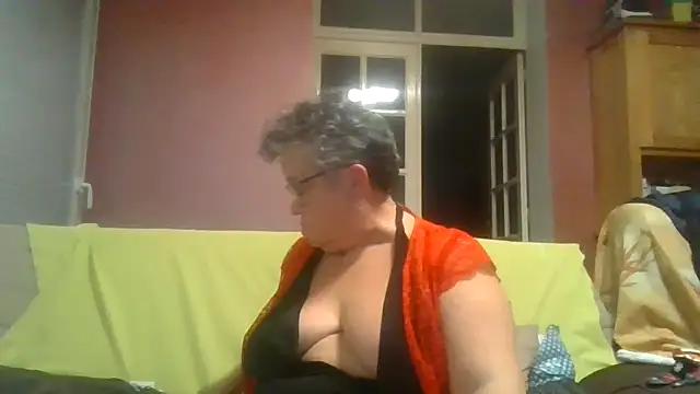 Vandeae44 online show from 12/18/25, 07:09