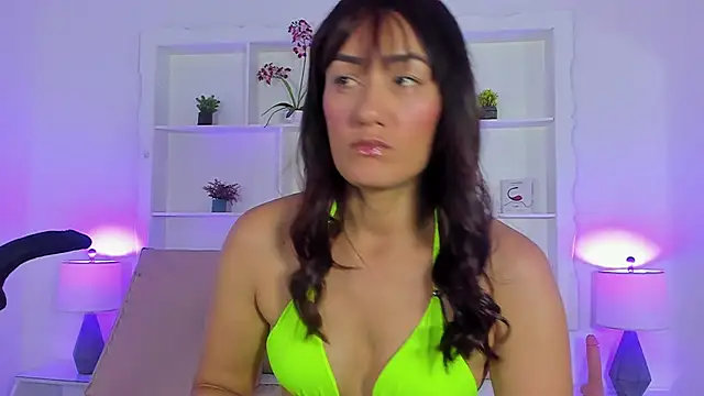 Jenifer Diaz online show from 05/09/26, 02:00