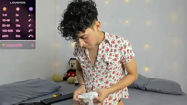 Snapshot of Benjamin_Buster chatting on 12/12/24, 09:15 Benjamin Buster online show from 12/12/24, 09:15