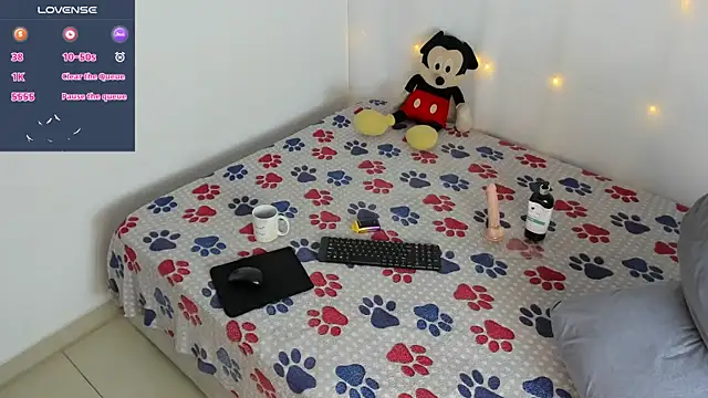 Snapshot of Benjamin_Buster chatting on 12/23/24, 01:18 Benjamin Buster online show from 12/23/24, 01:18