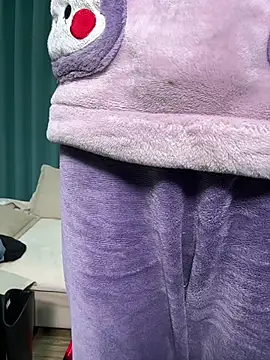 Snapshot of moneymaker_taipei chatting on 02/14/25, 05:46 moneymaker taipei online show from 02/14/25, 05:46