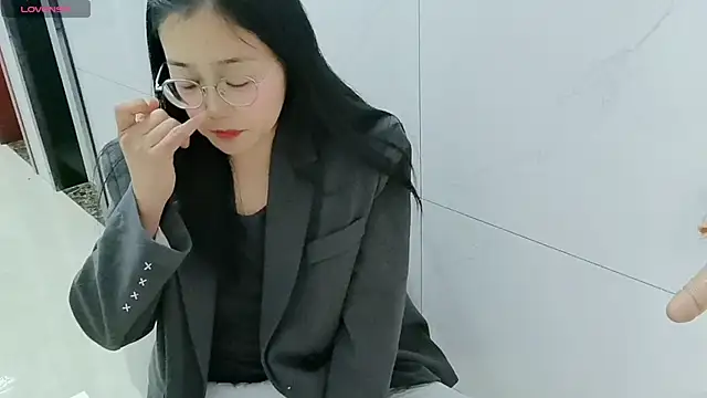 luoxuwen online show from 03/06/25, 07:14