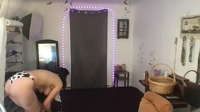 Snapshot of BonfireBonnie chatting on 01/07/25, 07:49 BonfireBonnie online show from 01/07/25, 07:49