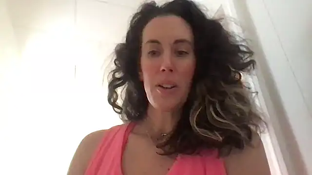 Snapshot of BonfireBonnie chatting on 01/23/25, 08:24 BonfireBonnie online show from 01/23/25, 08:24