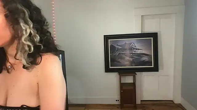 Snapshot of BonfireBonnie chatting on 09/25/25, 01:59 BonfireBonnie online show from 09/25/25, 01:59