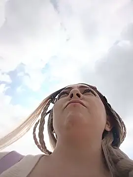 madelaine- online show from 10/22/25, 07:46