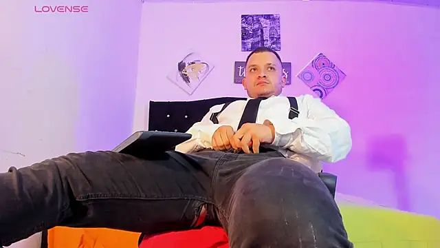 Snapshot of tony_landri chatting on 09/24/25, 03:32 tony landri online show from 09/24/25, 03:32